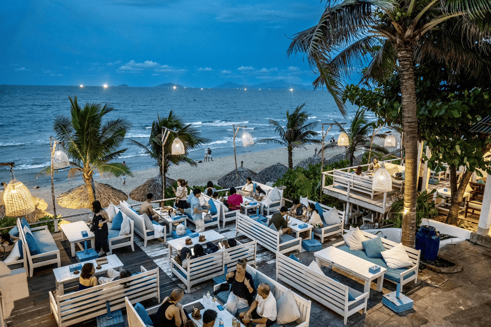 Indulge in delicious seafood while listening to the soothing sound of the waves at The DeckHouse (Source: The DeckHouse An Bang Beach)